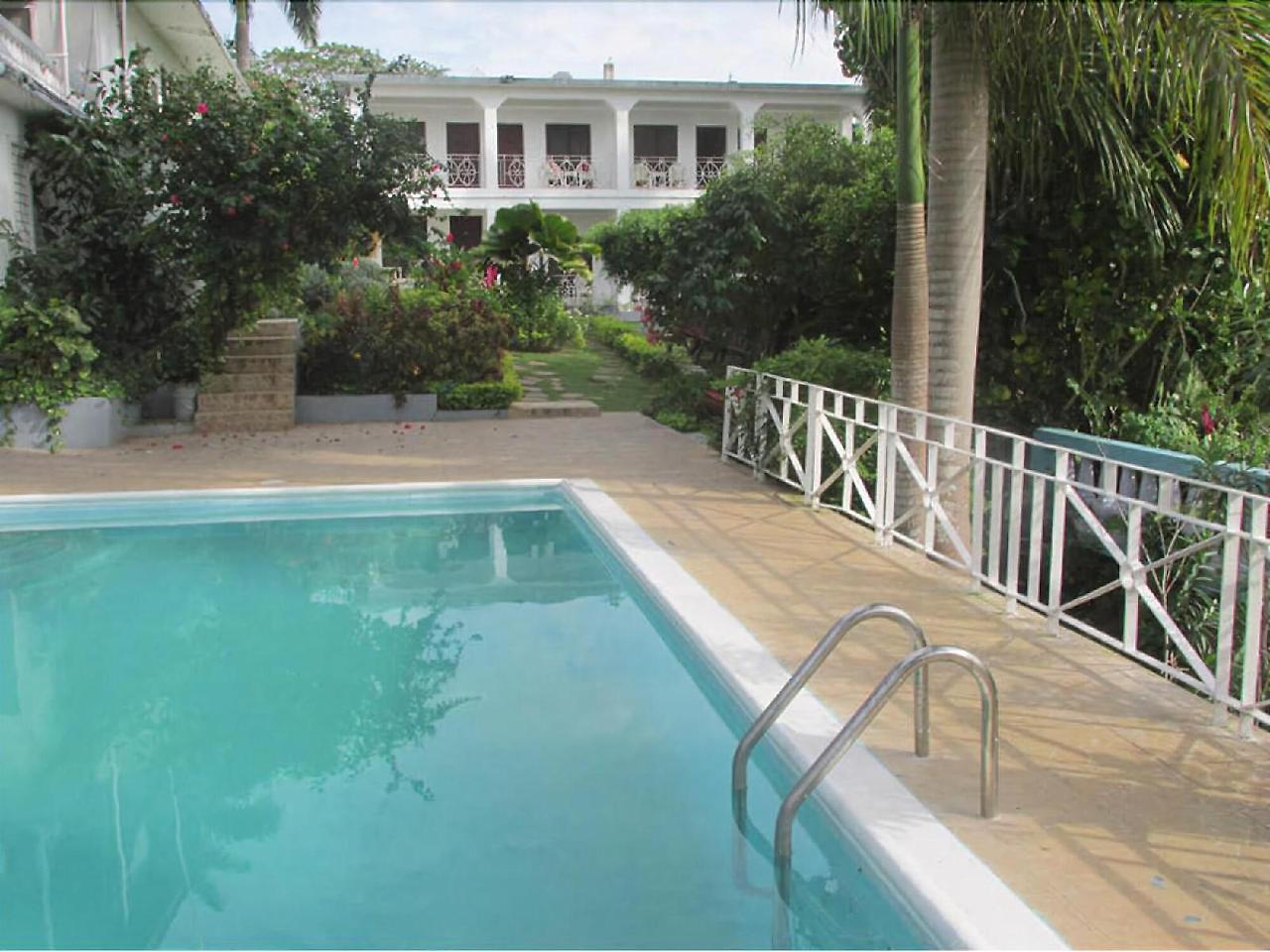 Paradise Brandon Hill Guest House مونتيغو باي المظهر الخارجي الصورة
